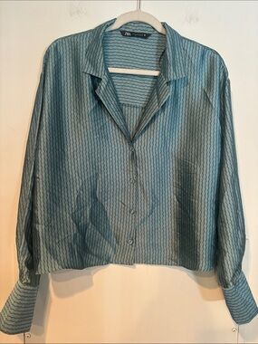 Zara Women’s teal blue top featuring vertical stripe pattern in size XL